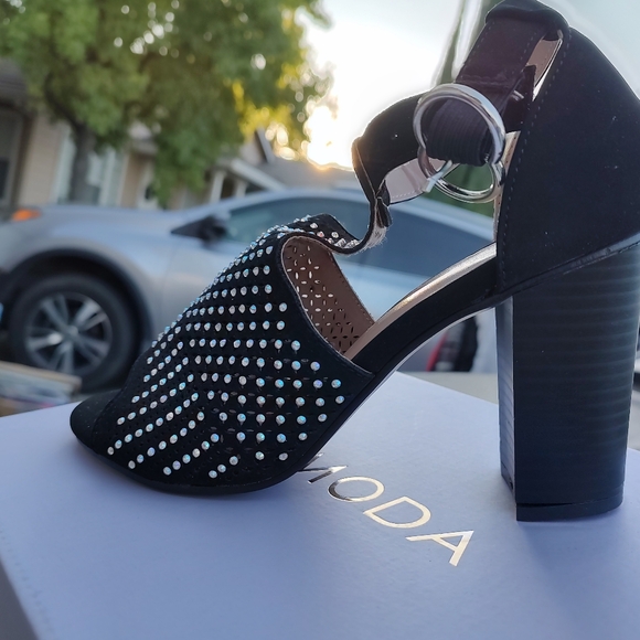 Heels 👠 - Picture 3 of 4